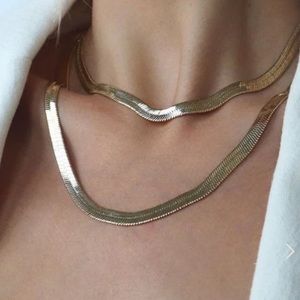 Lili Claspe Herringbone Necklace